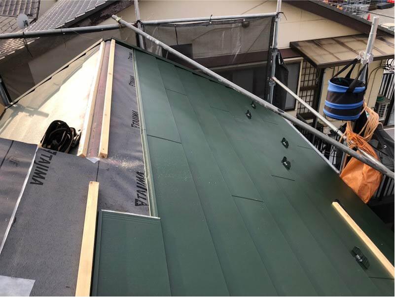 江戸川区のカバー工法のガルバリウム鋼板の設置