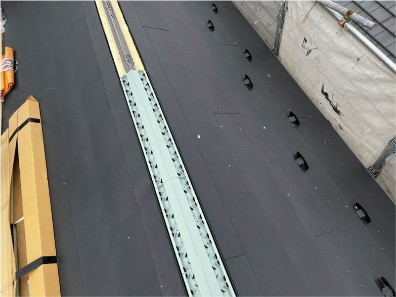 横浜市のカバー工法のガルバリウム鋼板の設置