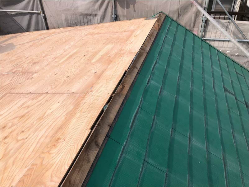 茂原市の屋根葺き替え工事の野地板の設置