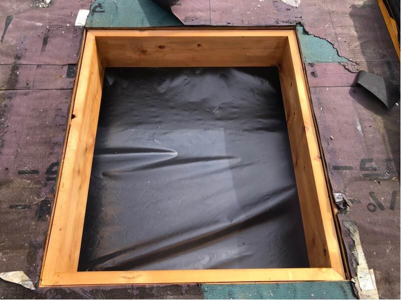 茂原市の屋根葺き替え工事の屋根材の撤去