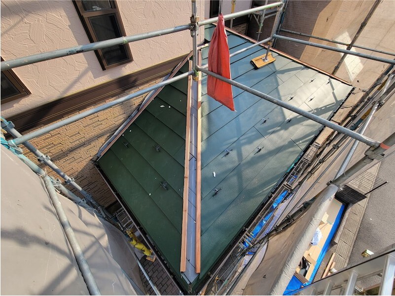 千葉市の屋根リフォームのガルバリウム鋼板の設置