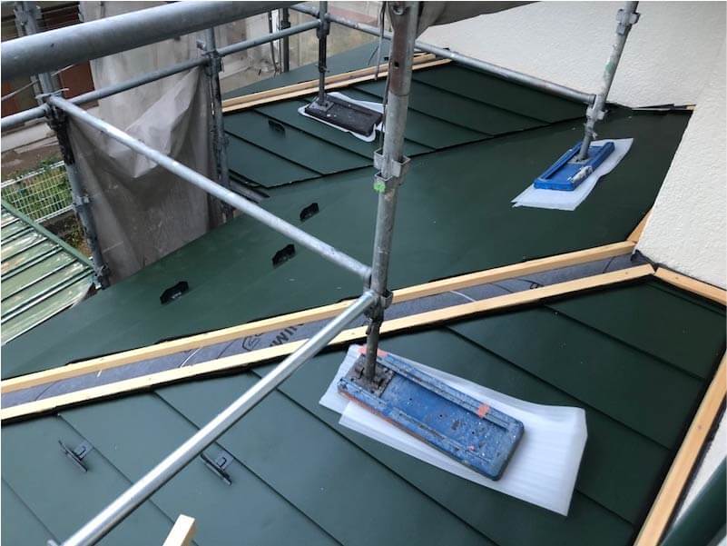 藤沢市の屋根リフォームの屋根材の設置