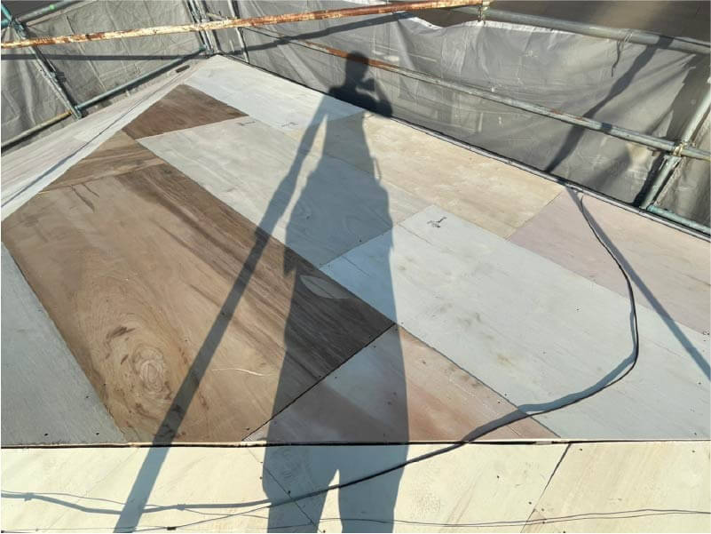 柏市の屋根葺き替え工事の野地板の設置