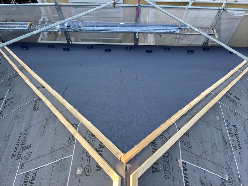 千葉市の屋根リフォームのガルバリウム鋼板の設置
