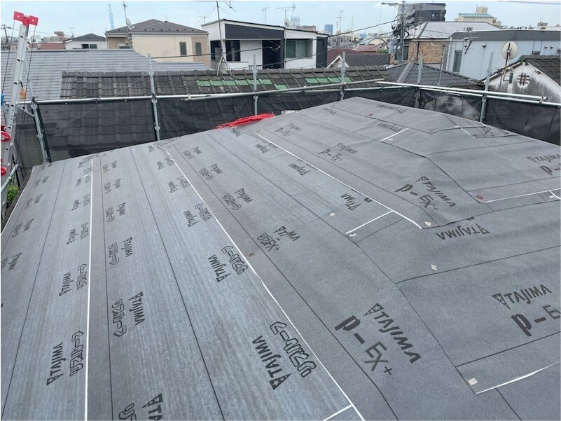 北区の屋根リフォームの防水シートの設置