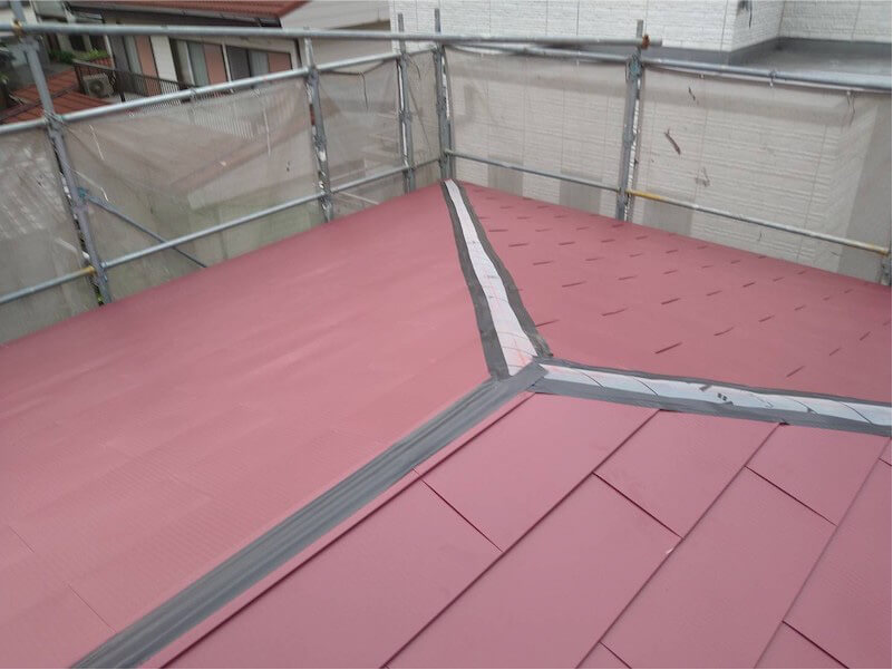 袖ヶ浦の屋根リフォームのガルバリウム鋼板の設置