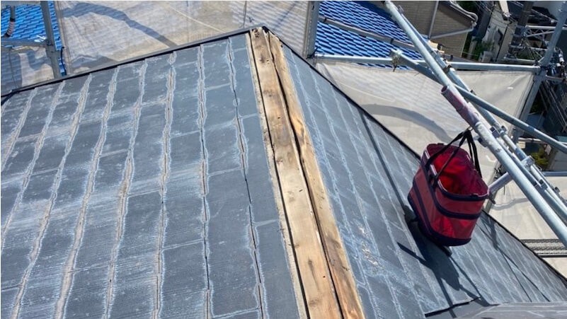 江戸川区の屋根カバー工法の棟板金の撤去