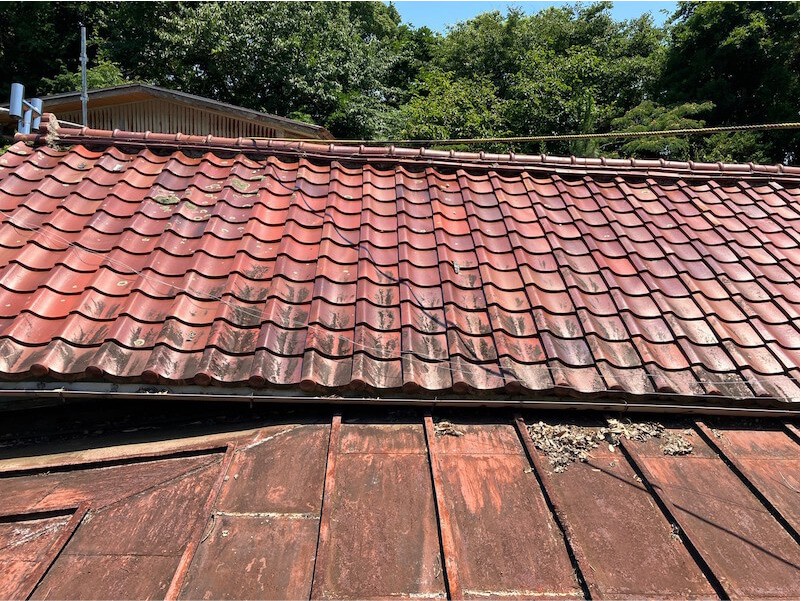 山武市の屋根葺き替え工事の施工前の様子