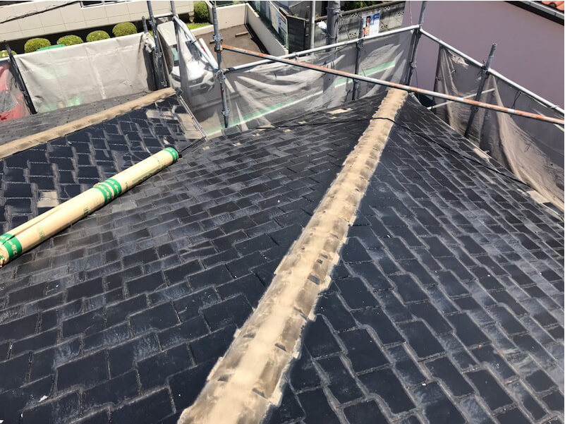 横浜市の屋根カバー工法の棟板金の撤去