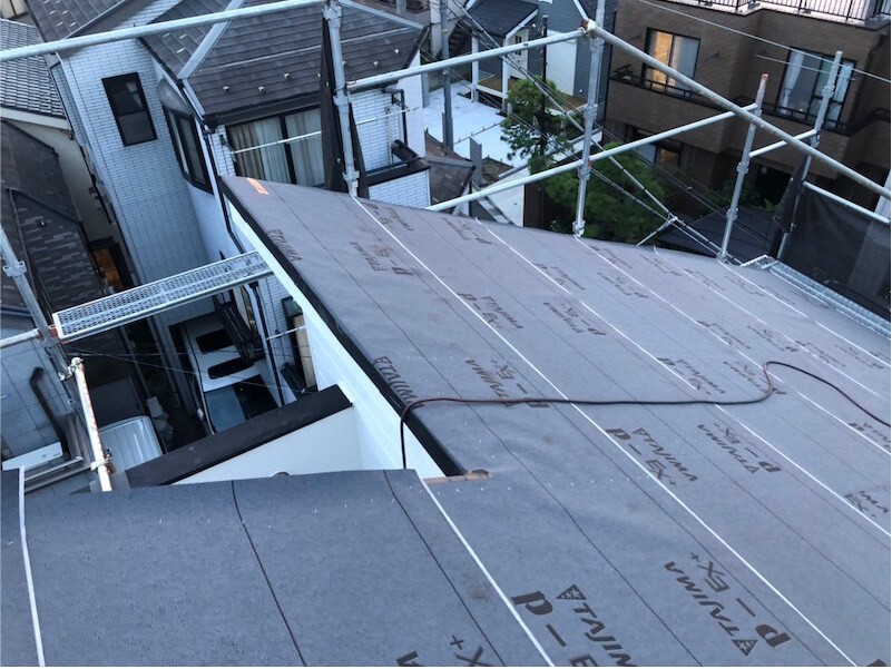江戸川区の屋根リフォームの防水シートの設置
