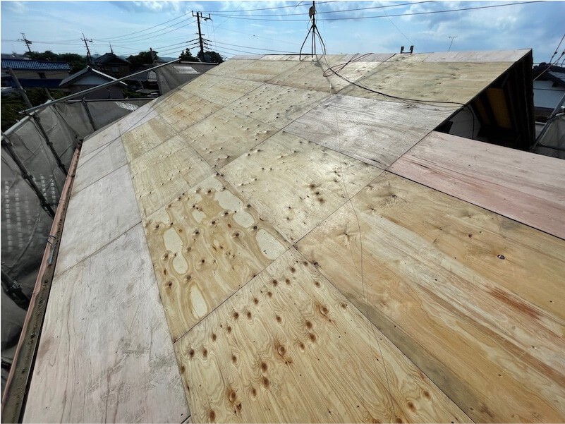 香取市の屋根葺き替え工事の野地板の設置