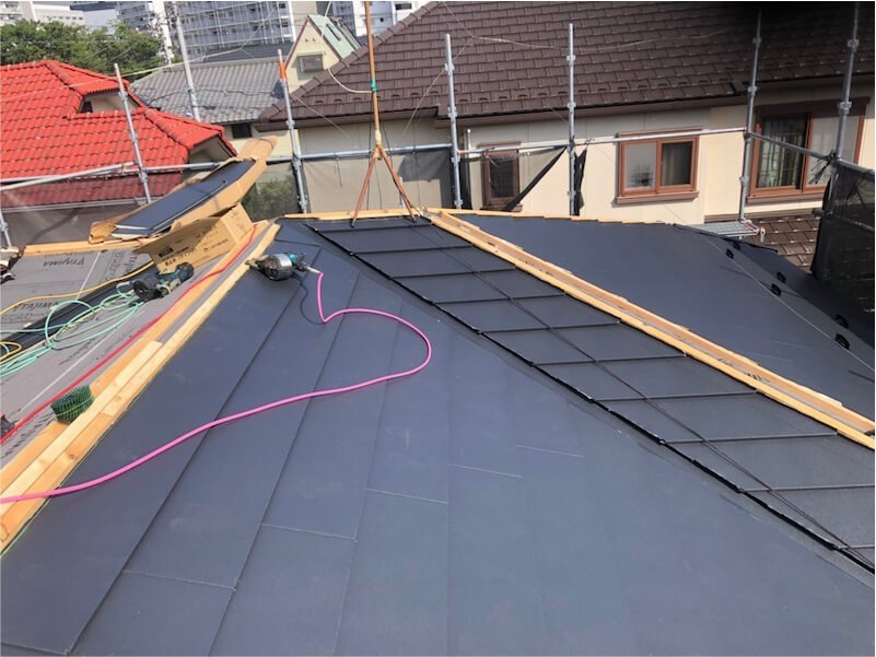 浦安市の屋根リフォームのガルバリウム鋼板の施工