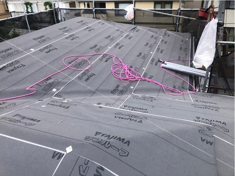 浦安市の屋根リフォームの防水シートの設置