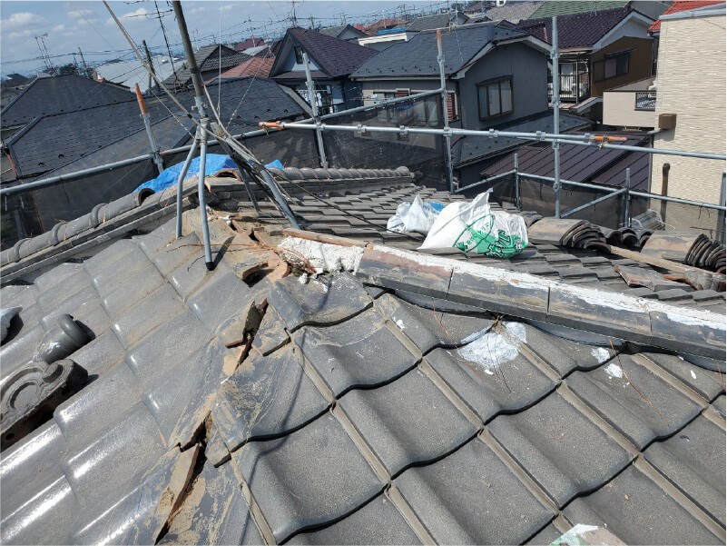 松伏町の屋根葺き直し工事の瓦の施工
