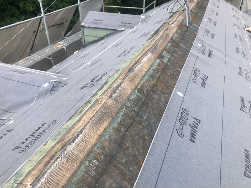 千葉市緑区の屋根カバー工法の防水シートの設置