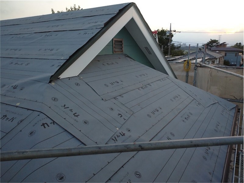 我孫子市の屋根リフォームの防水シートの設置