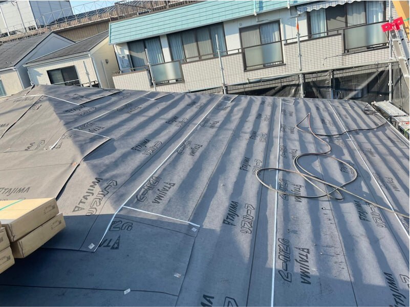 板橋区の屋根リフォームの防水シートの設置