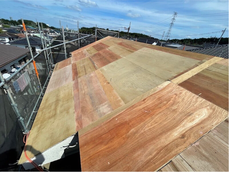 坂戸市の屋根葺き替え工事の野地板の設置