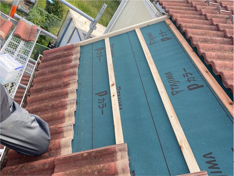 鎌ヶ谷市の屋根修理の屋根材の設置