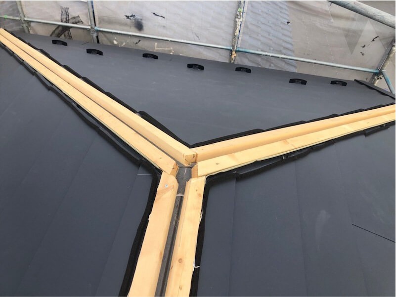 船橋市のカバー工法のガルバリウム鋼板の設置