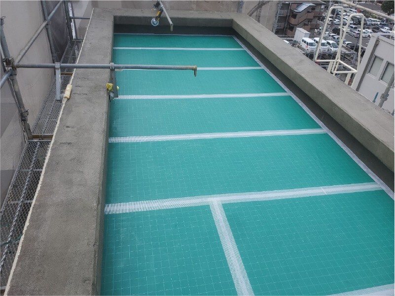 船橋市の屋上防水工事の通気シートの設置