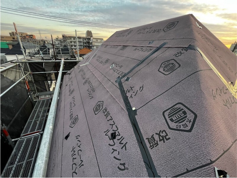 葛飾区の屋根リフォームの防水シートの設置