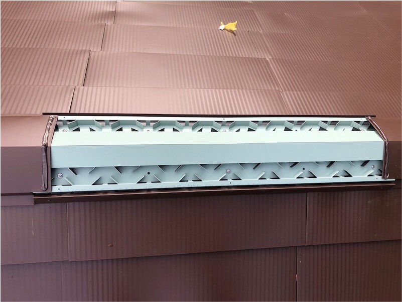 印西市の屋根リフォームのガルバリウム鋼板の設置