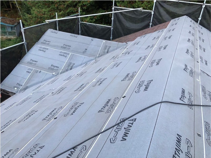 印西市の屋根リフォームの防水シートの設置