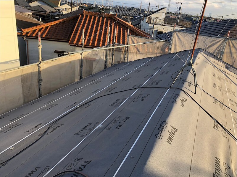 船橋市の屋根リフォームの防水シートの設置