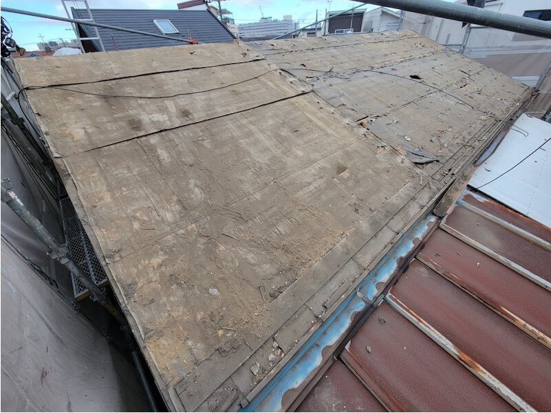 川崎市の屋根葺き替え工事の瓦おろし