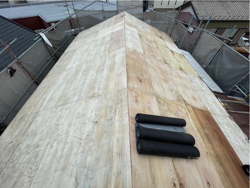 川崎市の屋根葺き替え工事の野地板の設置