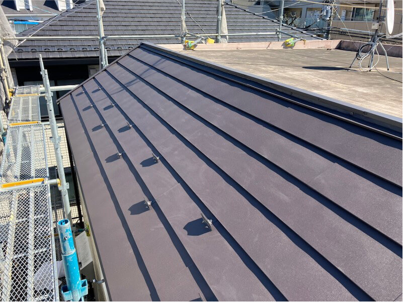 世田谷区の屋根リフォームのガルバリウム鋼板の施工後の様子