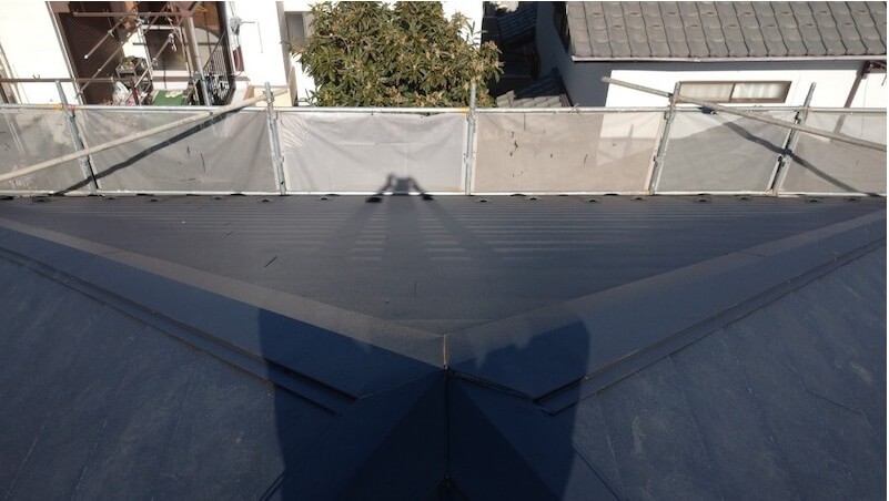 船橋市の屋根リフォームのガルバリウム鋼板の設置