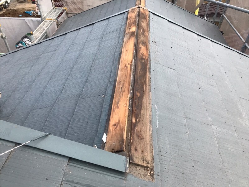 川口市の屋根リフォームの棟板金の撤去