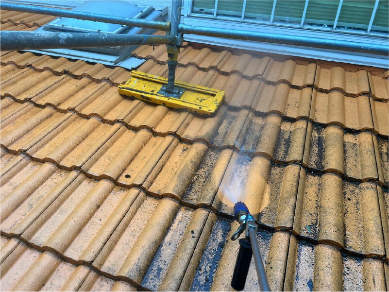 横浜市の屋根塗装の高圧洗浄