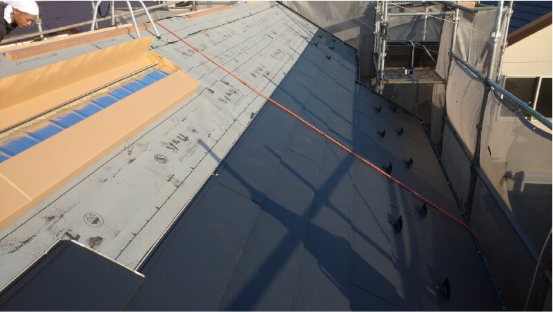 市原市の屋根リフォームのガルバリウム鋼板の設置