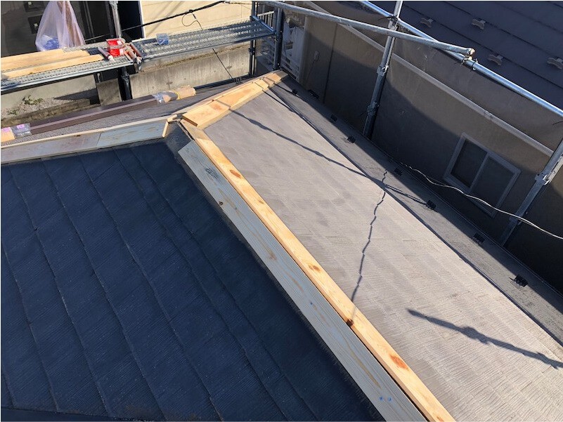 富士見市の屋根塗装工事の棟板金の交換工事