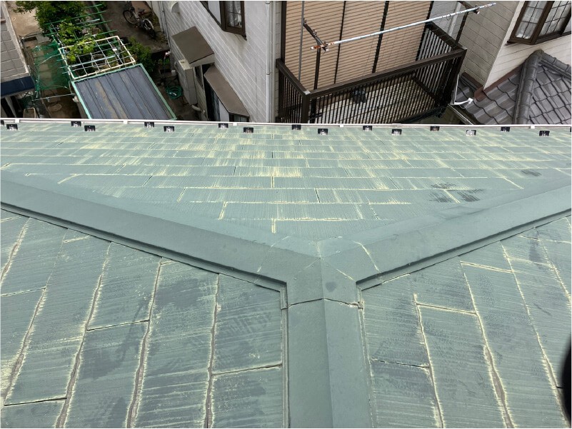 横浜市の屋根カバー工法の施工前の様子