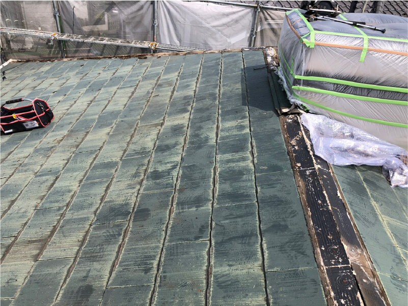 横浜市の屋根カバー工法の棟板金の撤去