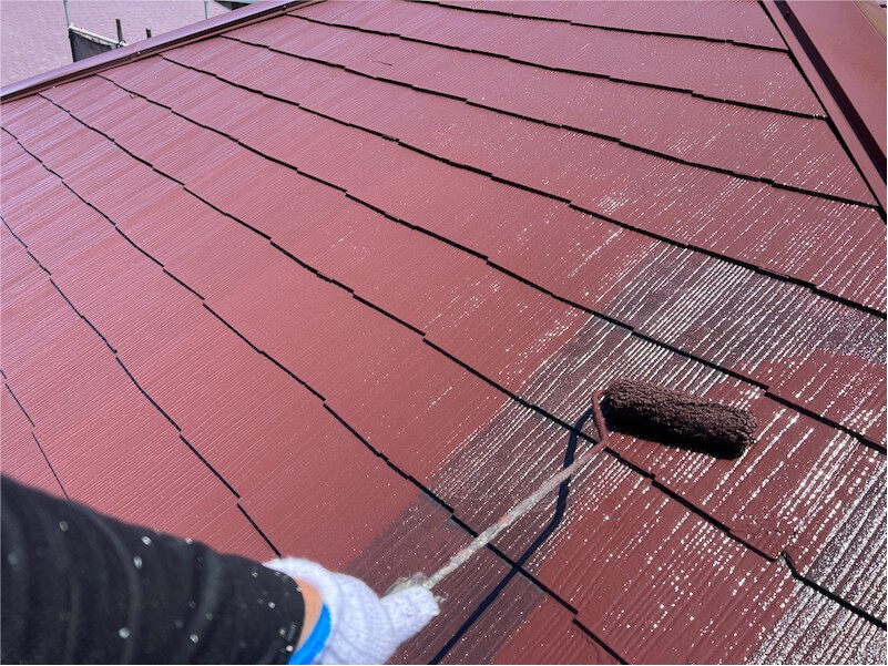 横浜市の屋根塗装の中塗り