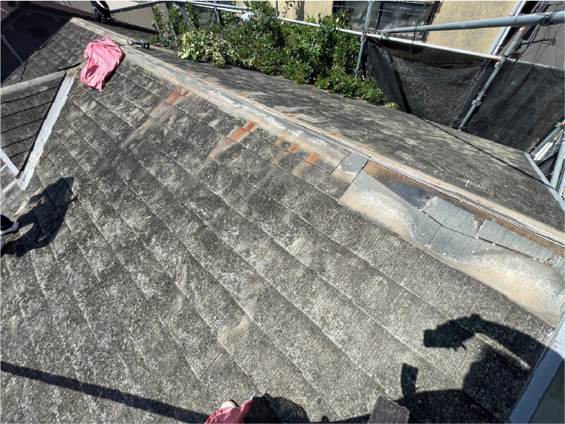 板橋区の屋根葺き替え工事の棟板金の解体