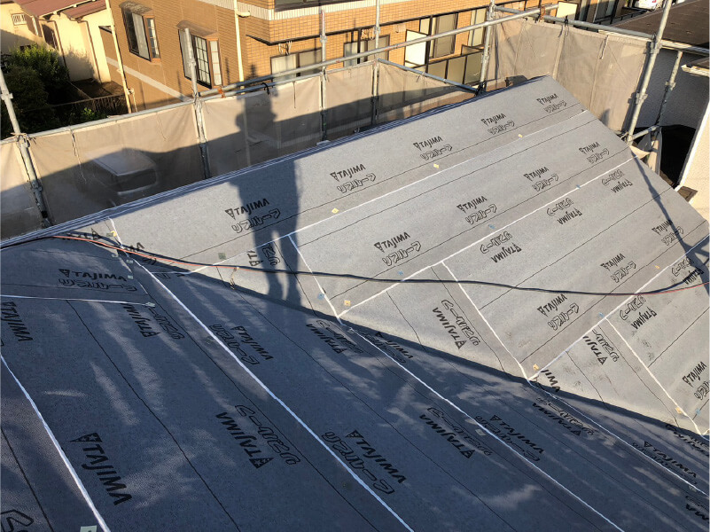 習志野市の屋根リフォームの防水シートの設置