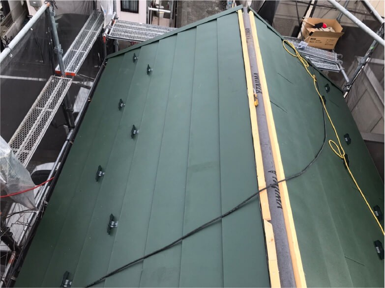 練馬区の屋根リフォームのガルバリウム鋼板の設置