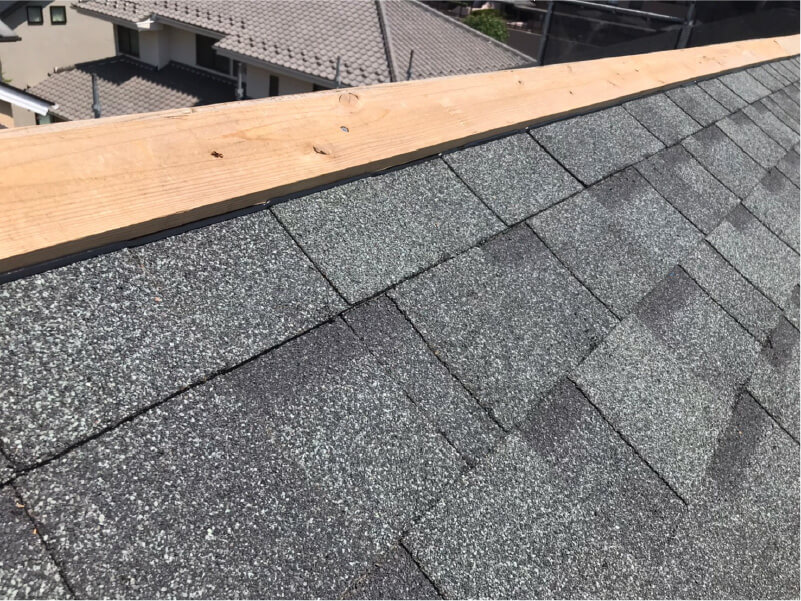 横浜市の屋根葺き替え工事の屋根材の設置