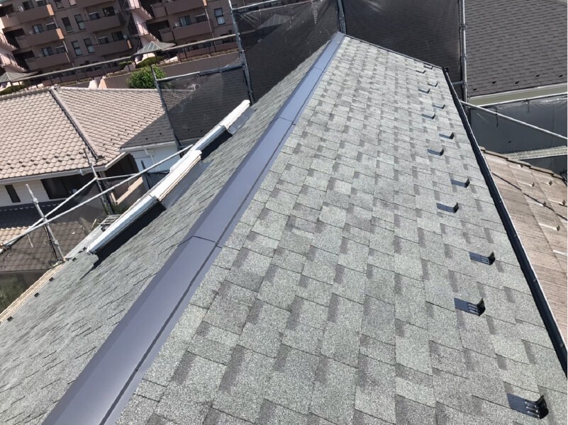 横浜市の屋根葺き替え工事の屋根材の設置