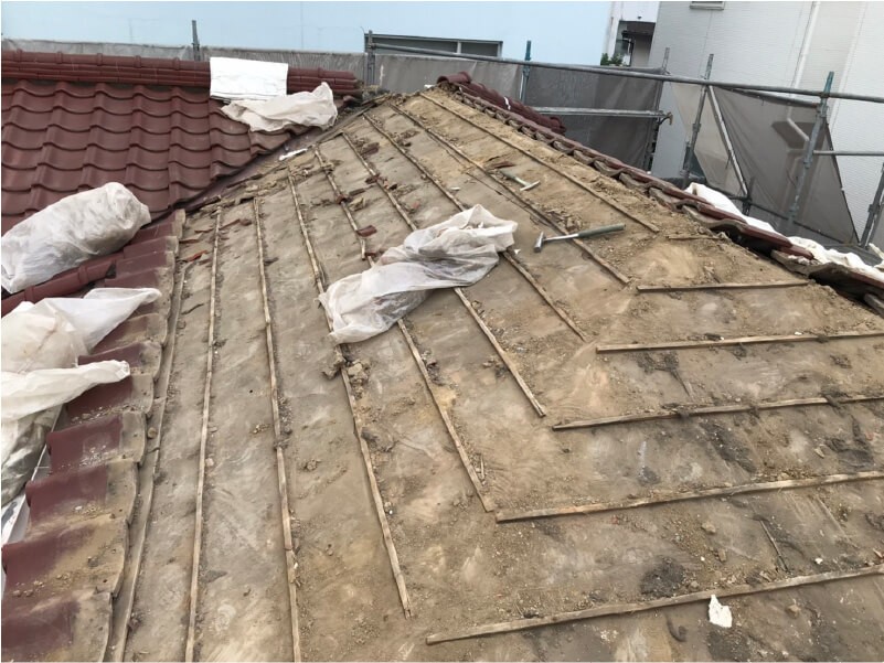 板橋区の屋根葺き替え工事の瓦おろし