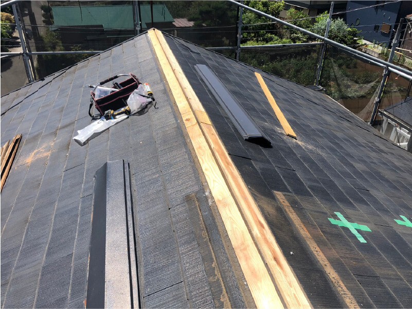 秦野市の屋根塗装の棟下地の設置