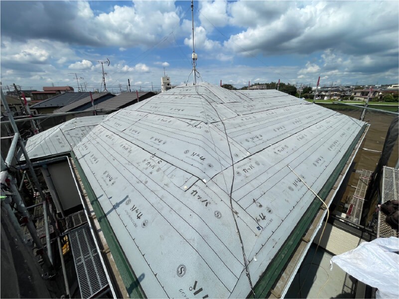 船橋市の屋根リフォームの防水シートの設置