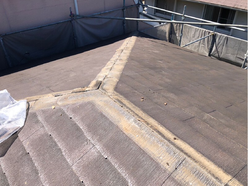 世田谷区の屋根リフォームの雪止め金具の棟板金の撤去