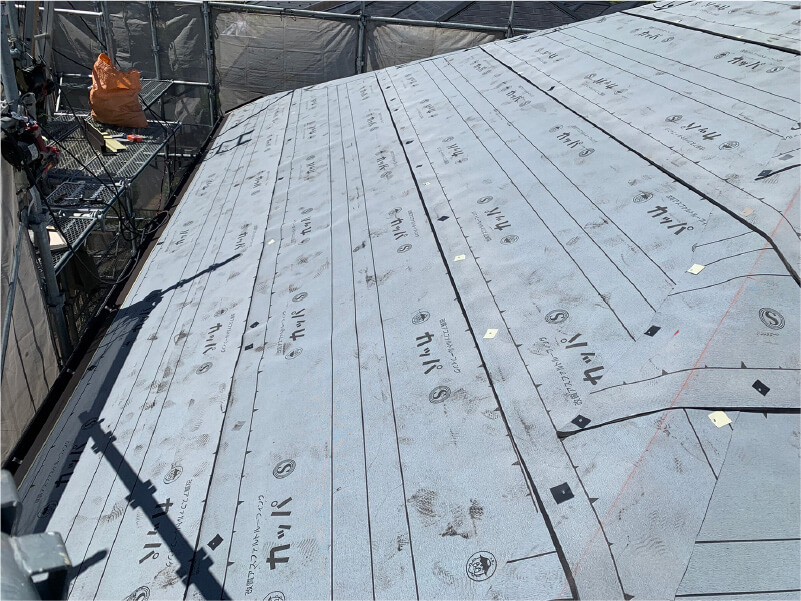 柏市の屋根リフォームの防水シートの施工